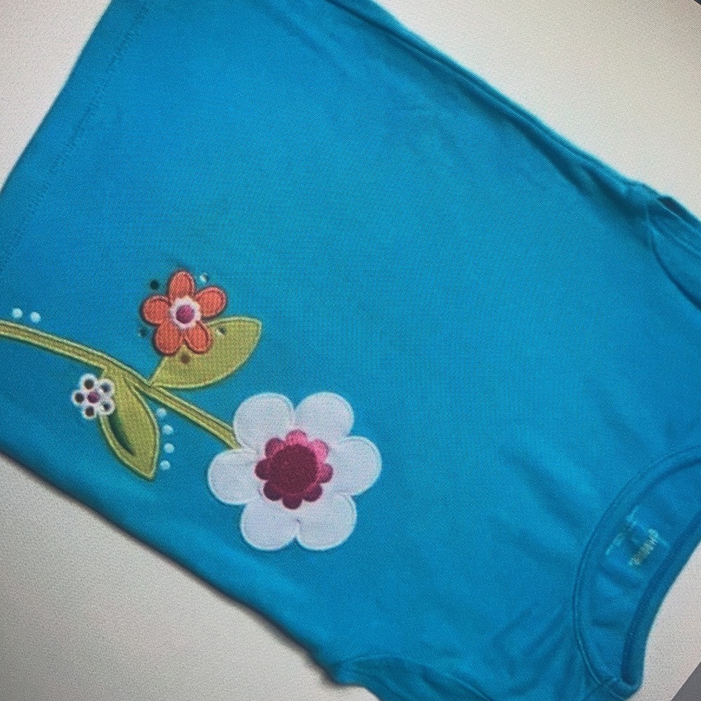 Floral applique neck tee with lace girls top